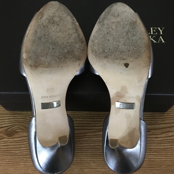 Badgley Mischka Pewter Lacie d'Orsay Leather Heels - Picture 8 of 11